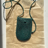 Pochette à bandoulière pour téléphone  et lunettes en raphia vert 