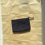 petite pochette en crochet de raphia noir 