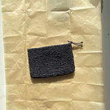petite pochette en crochet de raphia noir 