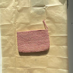 petite pochette en crochet de raphia rose blush