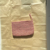 petite pochette en crochet de raphia rose blush