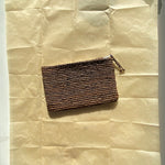 petite pochette en crochet de raphia tabac