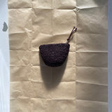petit porte-monnaie zippé en crochet de raphia chocolat