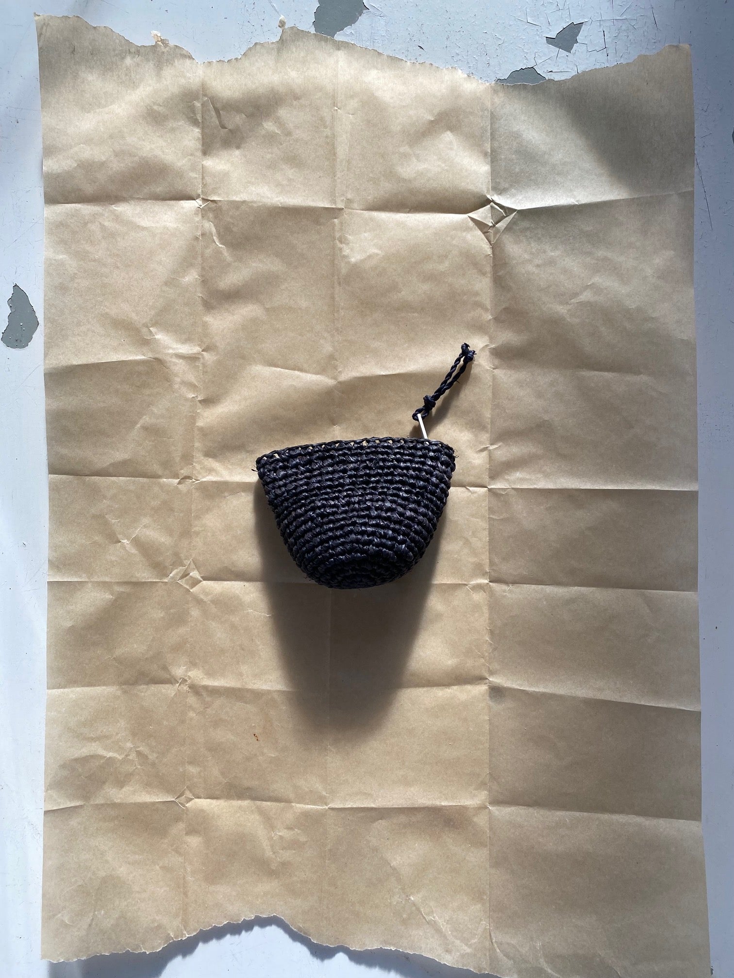 petit porte-monnaie  noir zippé en raphia