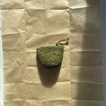 petit porte-monnaie zippé en crochet de raphia vert pistache 