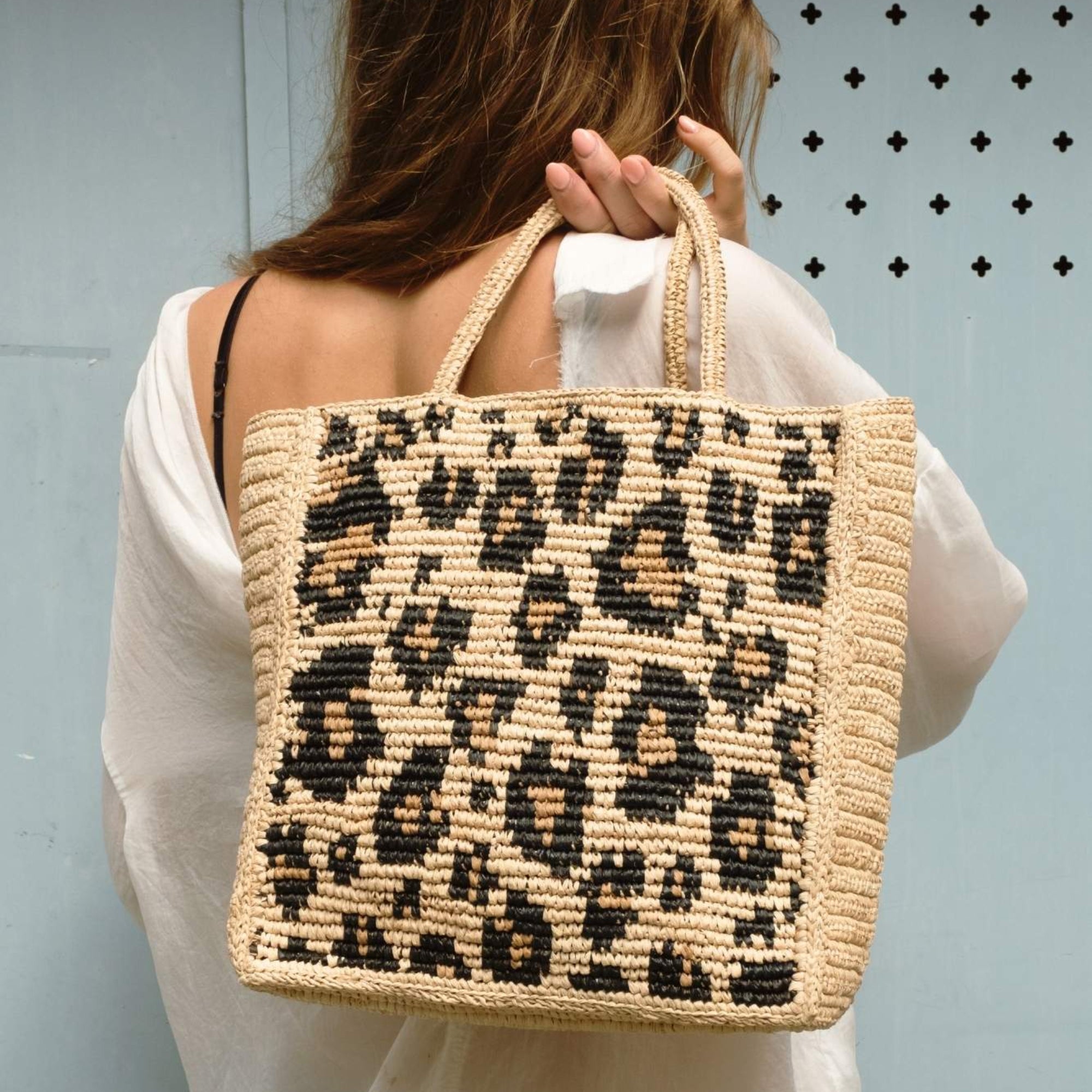 Sac à main en raphia naturel motif léopard fait main - LÉONA