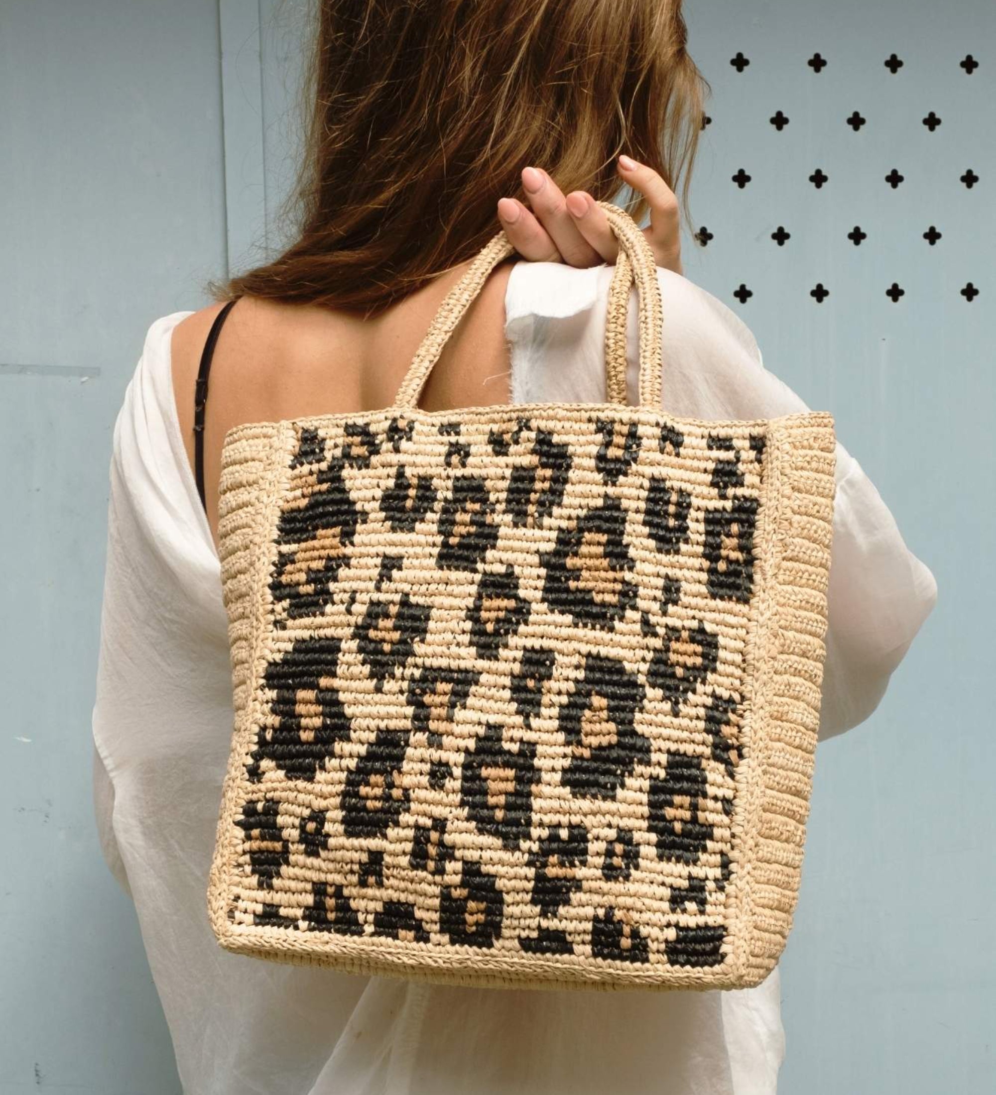Sac à main en raphia naturel motif léopard fait main - LÉONA