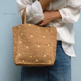 Sac à main en raphia fait main et brodé de fleurs - LÉONIE thé