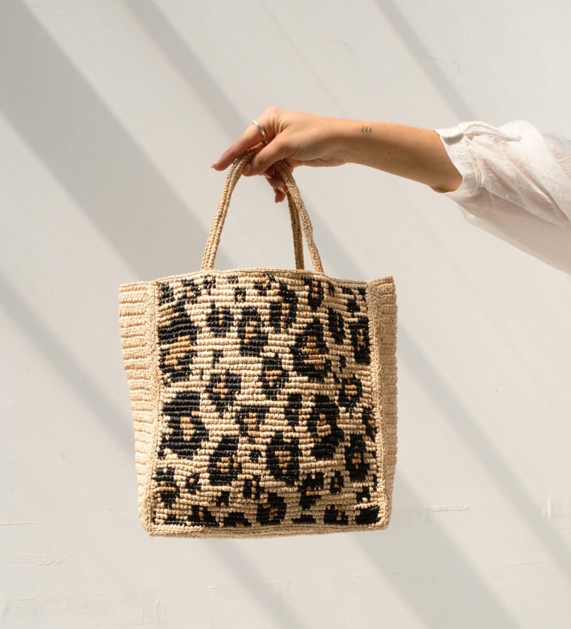 Sac à main léopard en raphia naturel fait main - LÉONA
