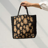 Sac à main en raphia noir motif léopard fait main - LÉONA