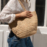 Sac cabas ajouré en raphia naturel porté à l’épaule – PALMA