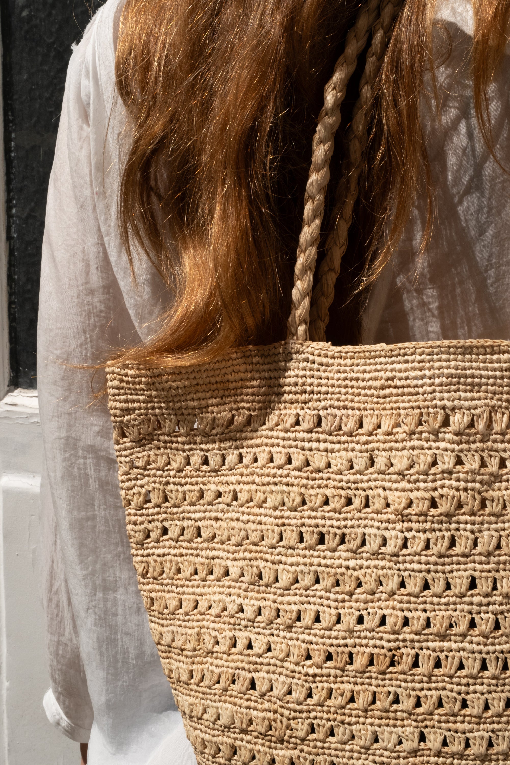 Détails du sac cabas en raphia ajouré – PALMA naturel