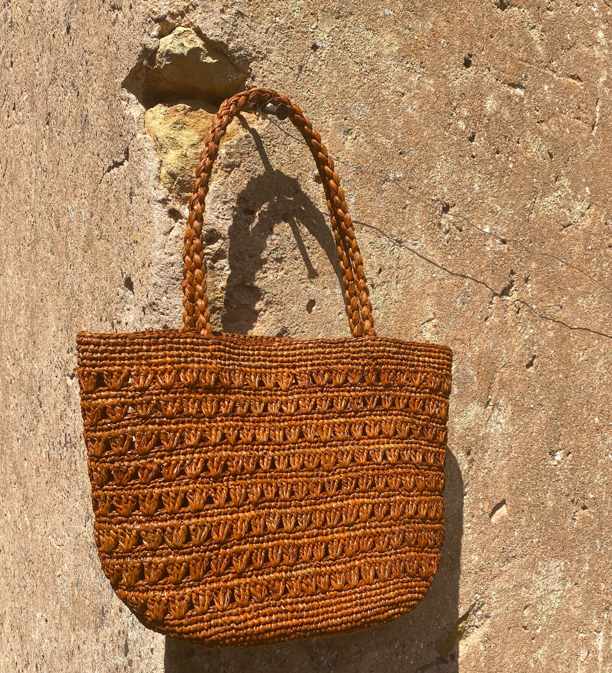 Cabas en crochet de raphia ajouré fait main - PALMA cannelle