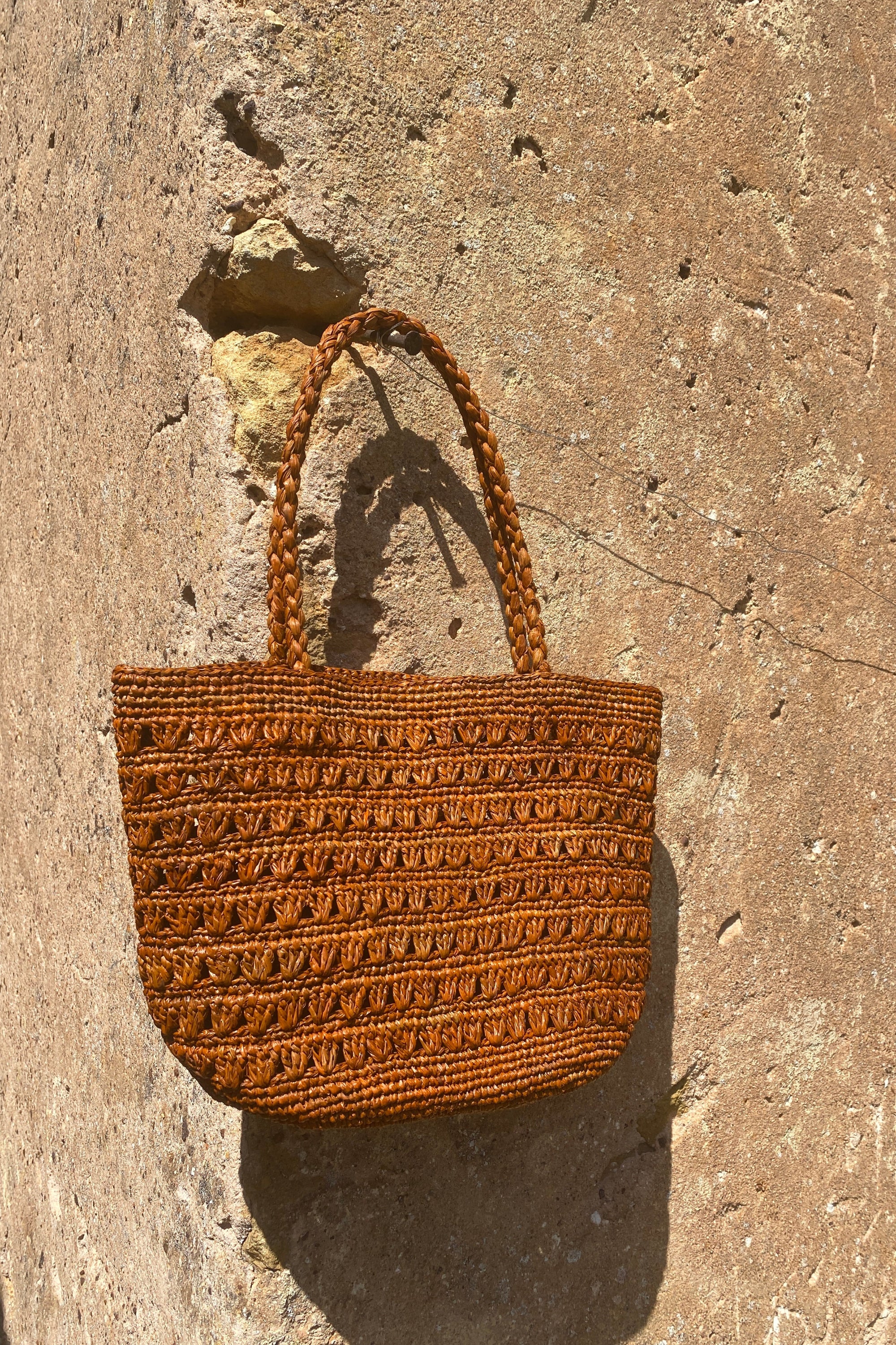 Cabas en crochet de raphia ajouré fait main - PALMA cannelle