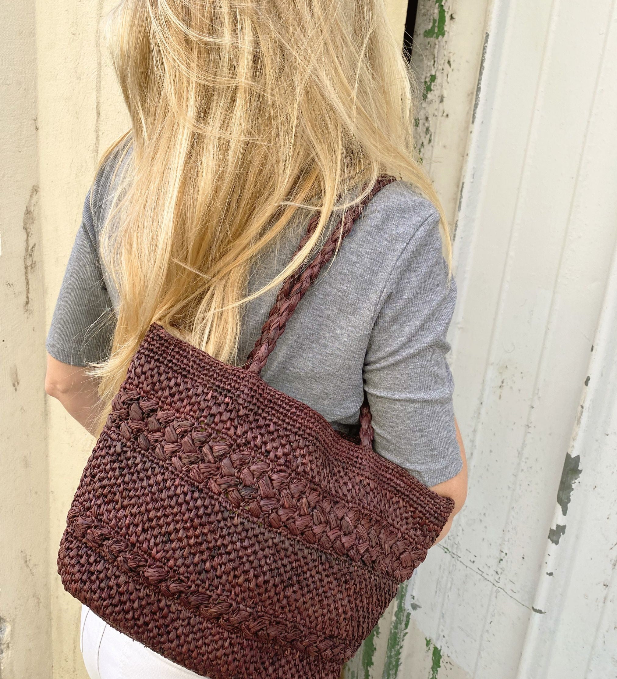 cabas en crochet de raphia chocolat fait main, MINI OLIKA 