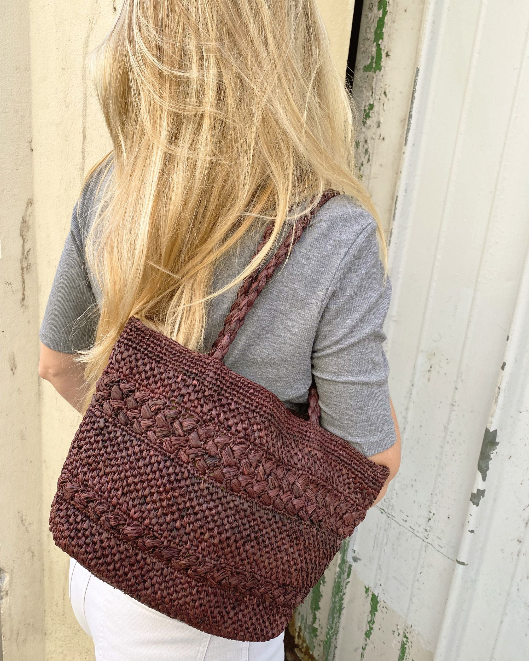 cabas en crochet de raphia chocolat fait main, MINI OLIKA 