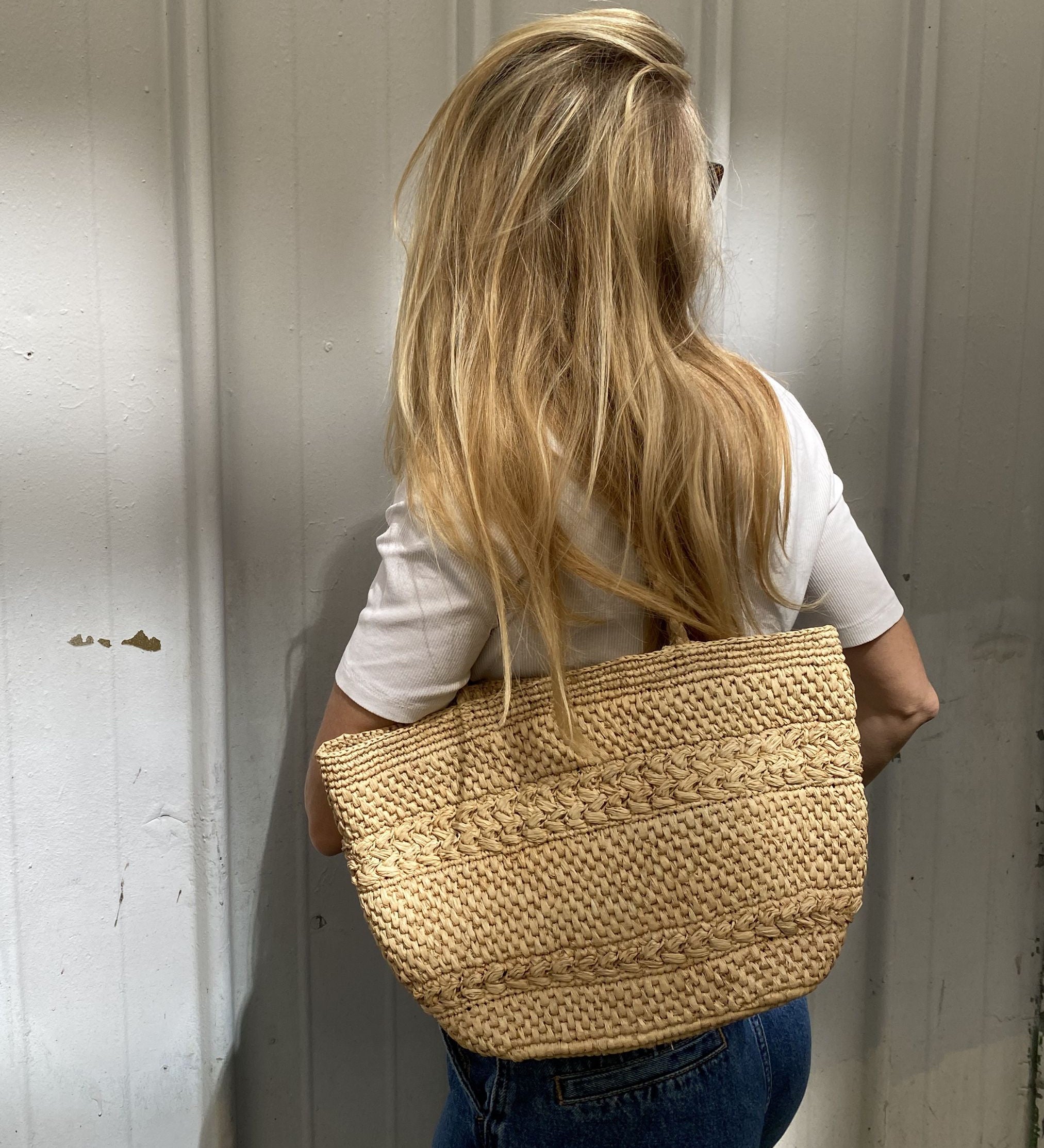 cabas en raphia naturel fait main porté en ville, MINI OLIKA