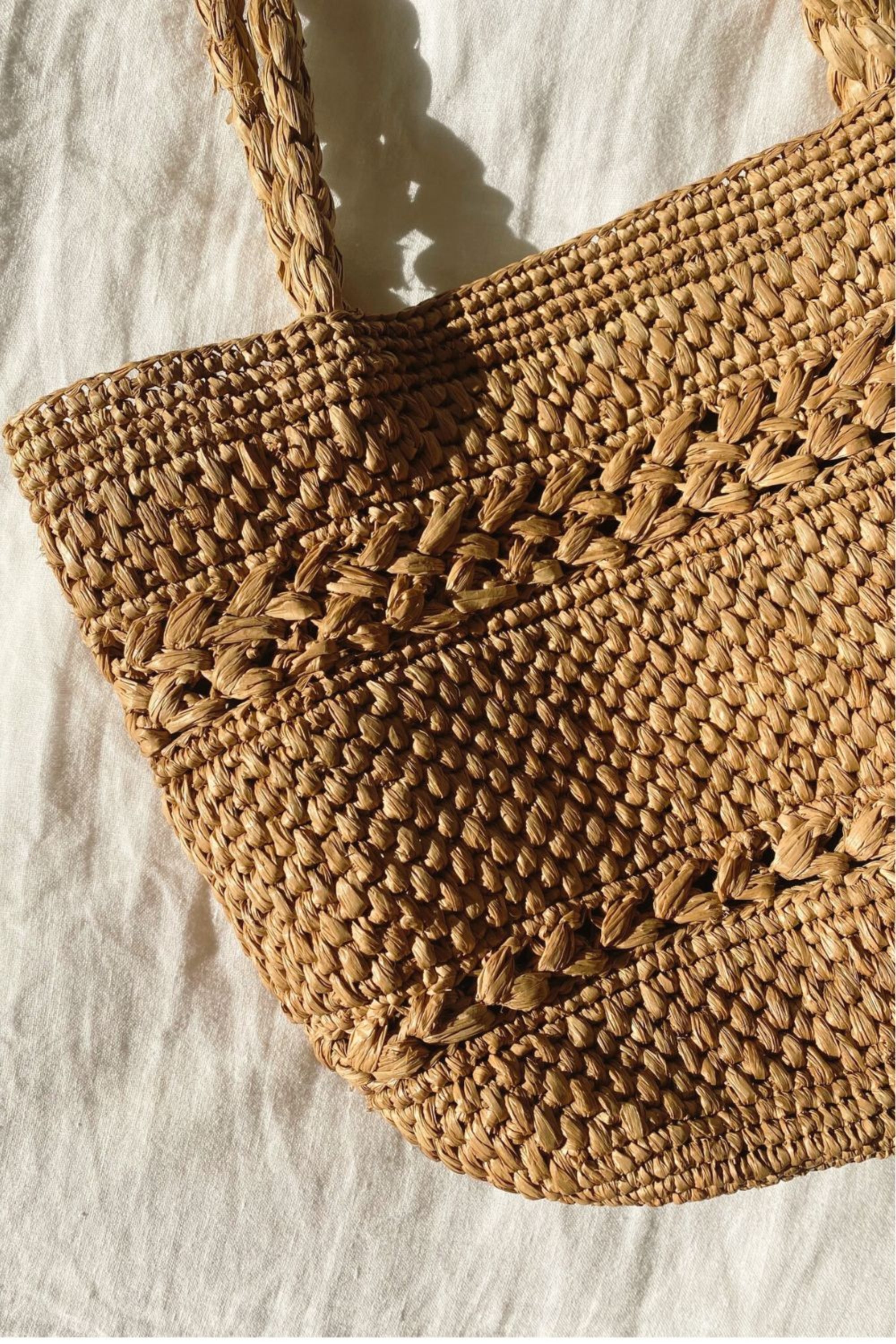 Détails du sac cabas en raphia fait main - MINI OLIKA thé