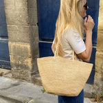 Cabas en crochet de raphia naturel fait main, VANINA -porté à l'épaule