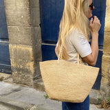 Cabas en crochet de raphia naturel fait main, VANINA -porté à l'épaule