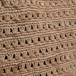 Zoom sur le crochet du sac cabas en raphia - PALMA naturel