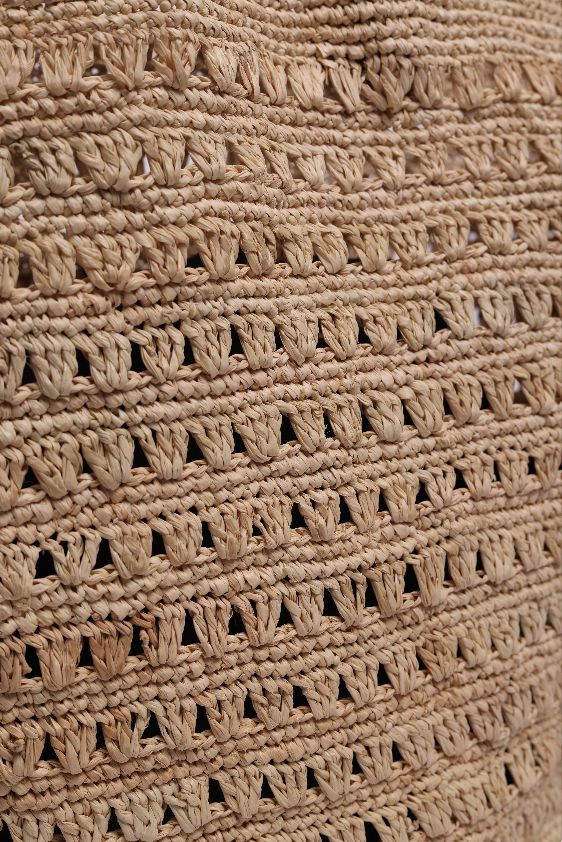 Zoom sur le crochet du sac cabas en raphia - PALMA naturel