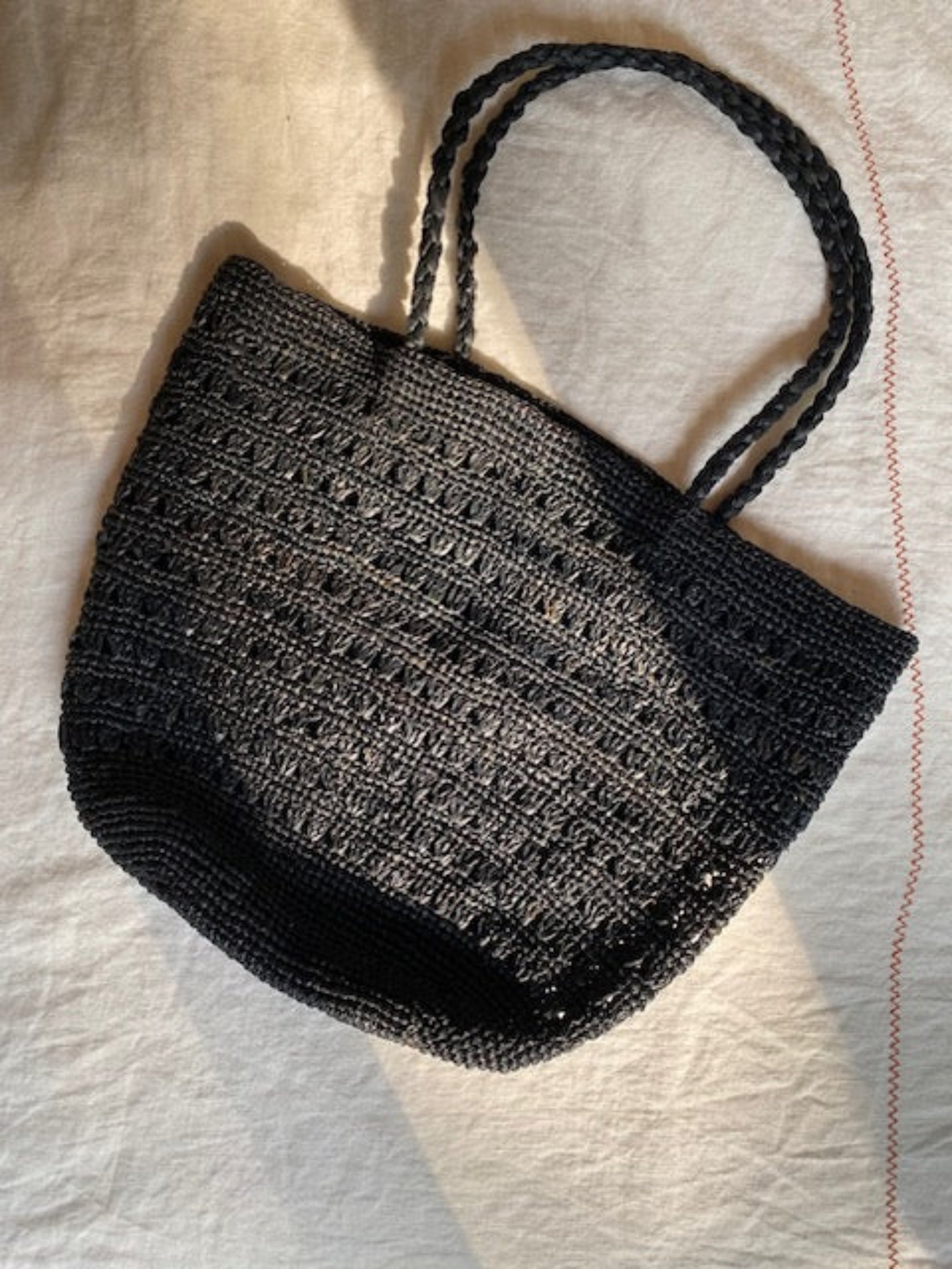 Sac cabas ajouré en raphia noir – PALMA