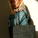 Sac cabas en raphia porté à l’épaule – PALMA noir