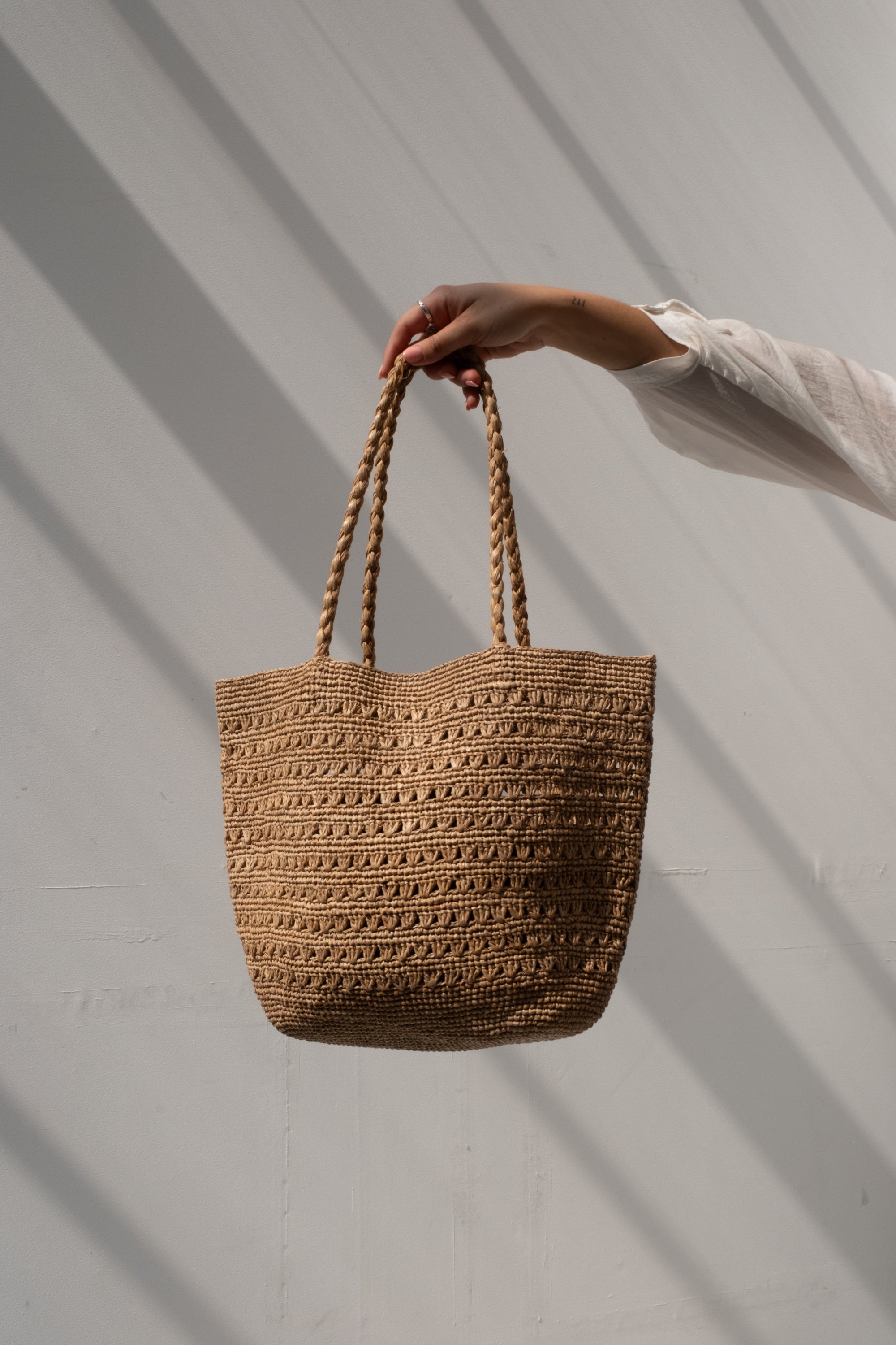 Sac cabas en raphia ajouré fait main -PALMA the