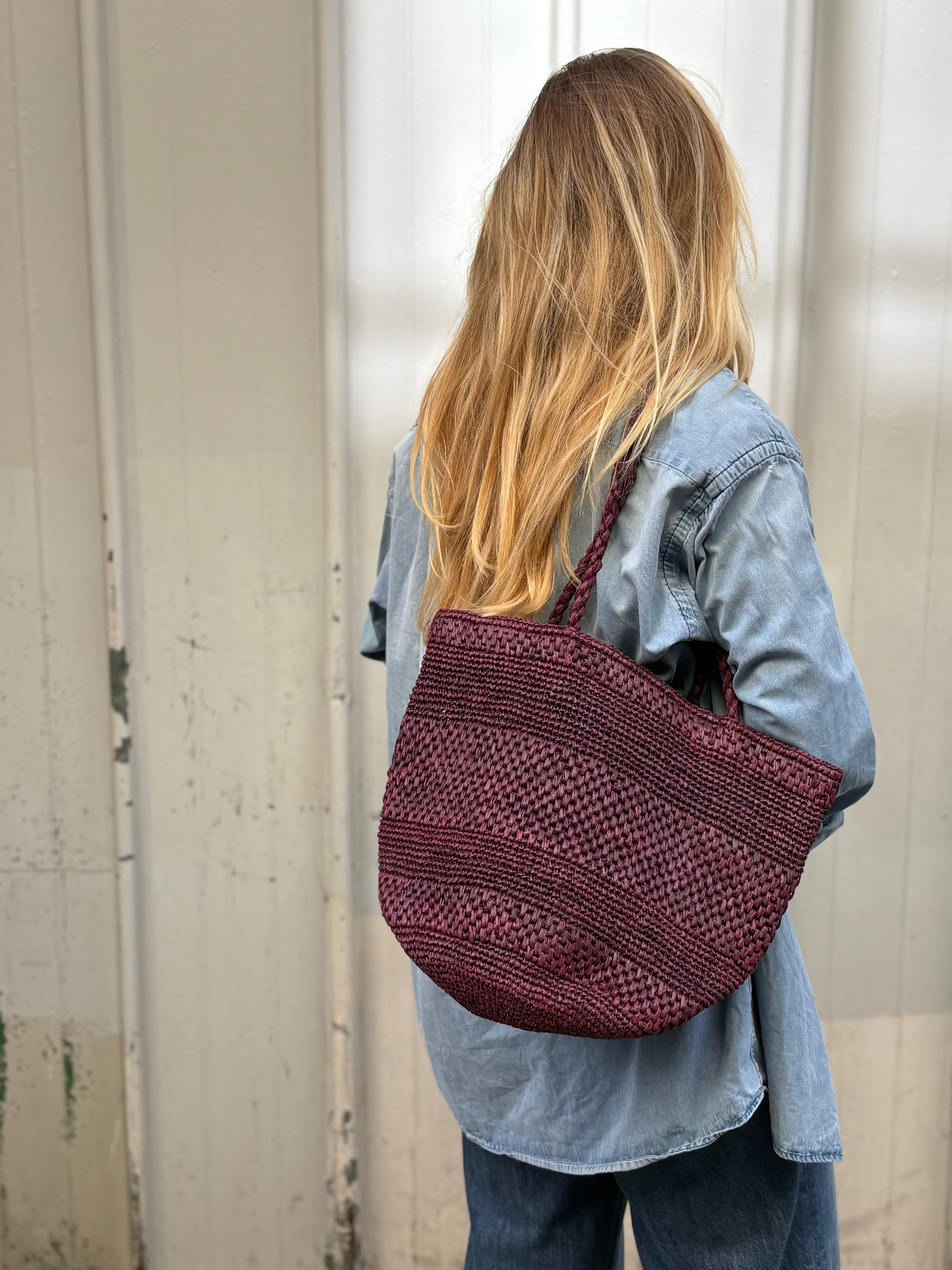 sac seau bordeaux en raphia pour la rentrée