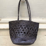 détails du sac noir en raphia fait main - FLORES noir