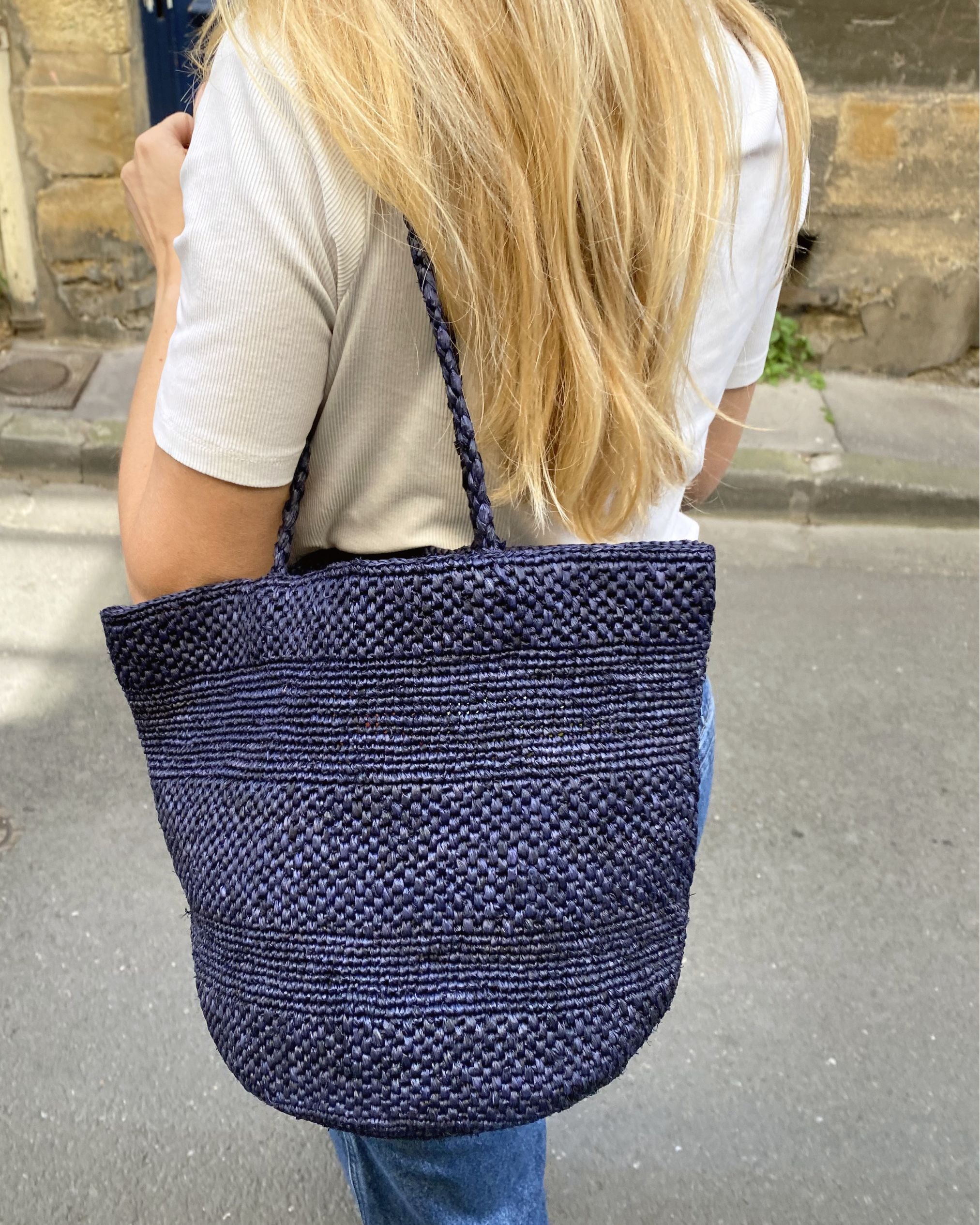 détails du sac seau en raphia fait main, BIG SINY bleu marine