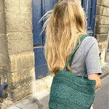 panier en raphia vert porté en ville, BIG SINY