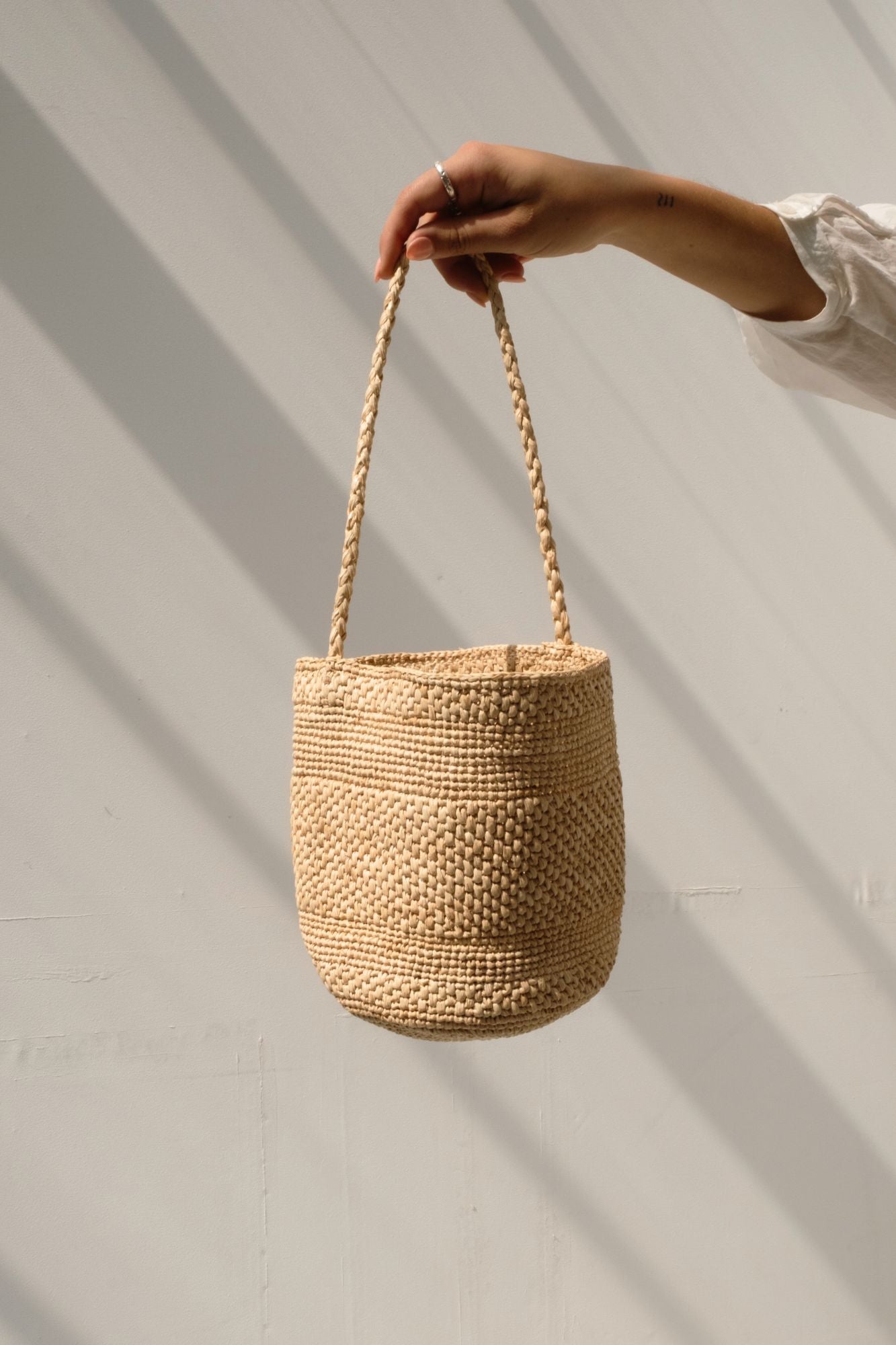Sac seau en raphia naturel fait main – SINY