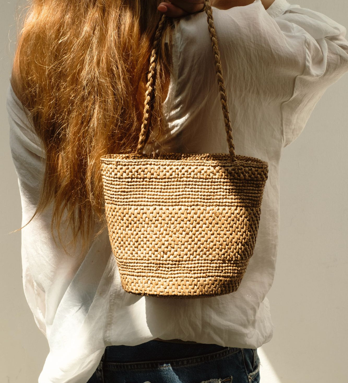 Sac seau en raphia thé fait main porté– SINY