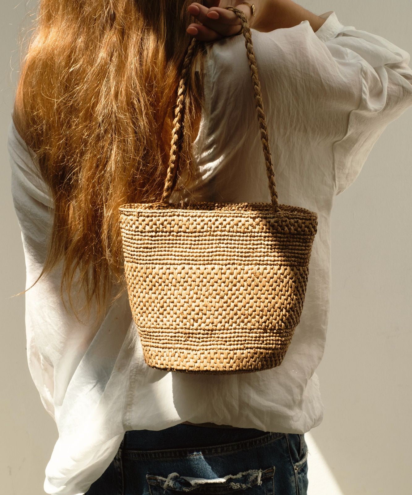 Sac seau en raphia thé fait main porté– SINY