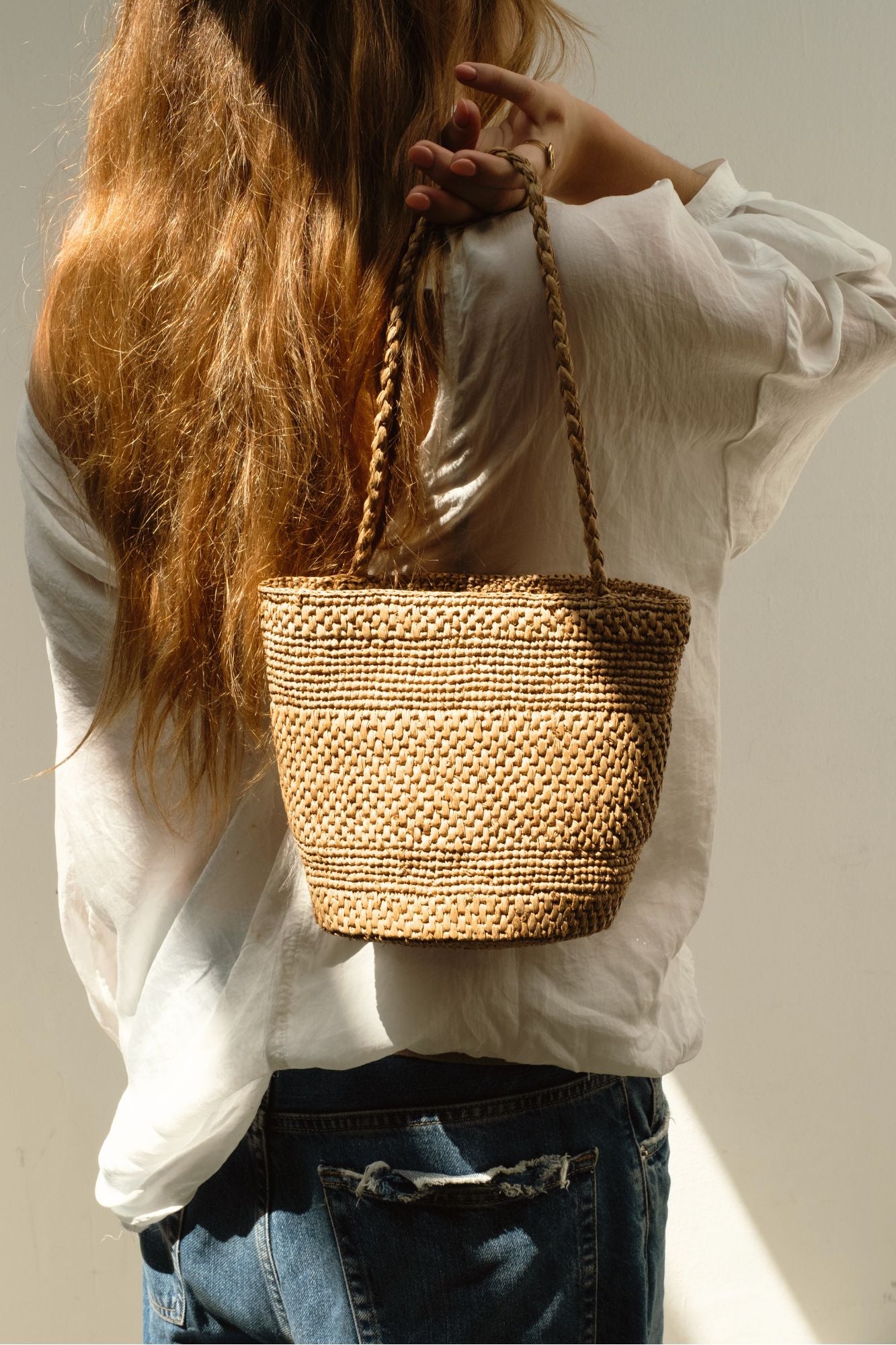 Sac seau en raphia thé fait main porté– SINY