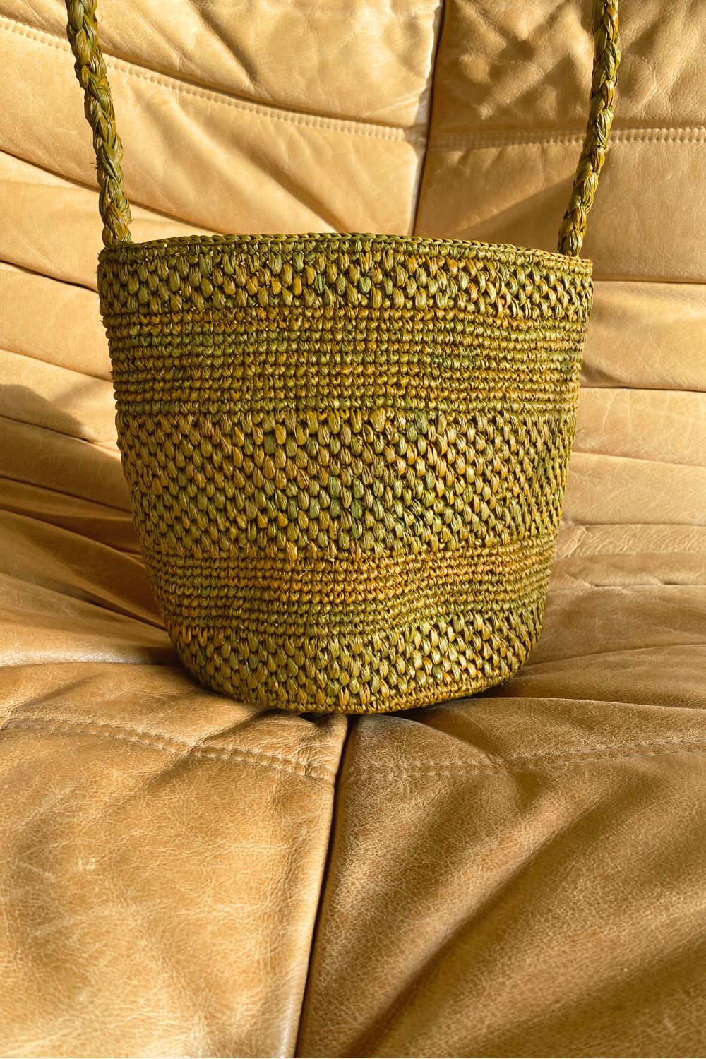 Sac seau en raphia automne posé – SINY