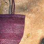 détails du sac seau en raphia bordeaux fait main – BIG SINY