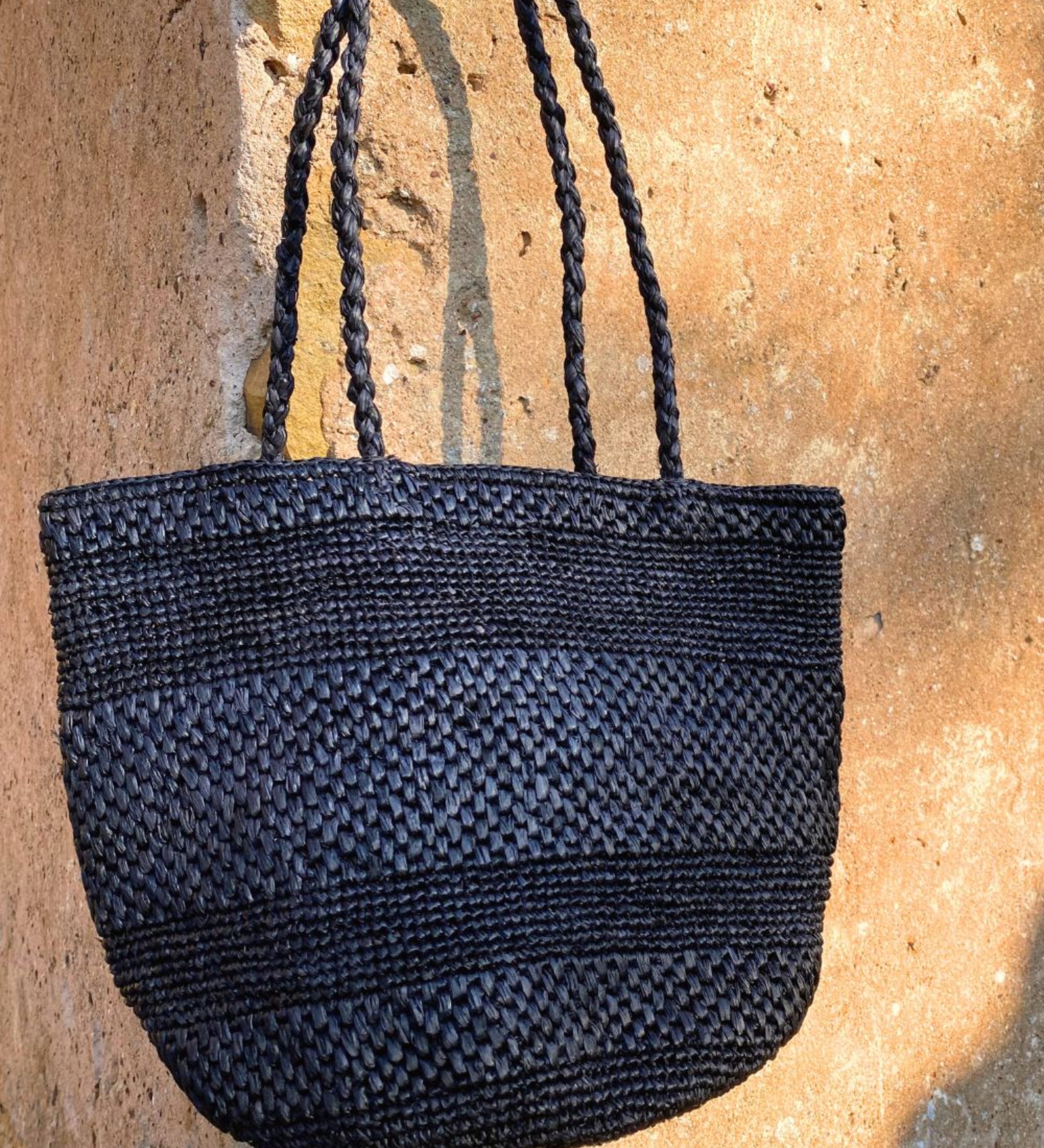 Sac seau en raphia noir fait main – BIG SINY