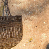 Détails du sac seau en raphia fait mai – BIG SINY tabac