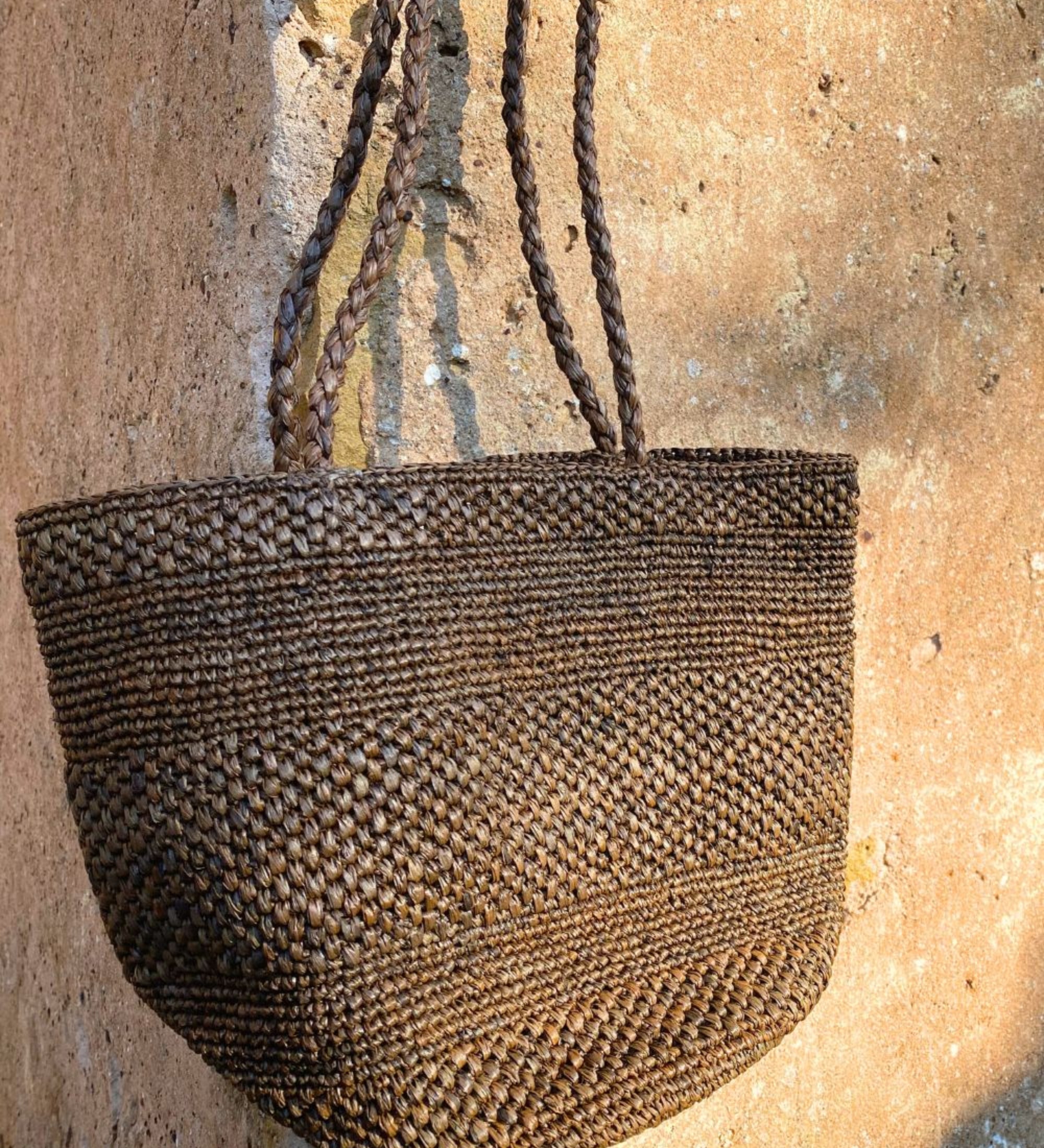 Sac seau en raphia fait main – BIG SINY tabac