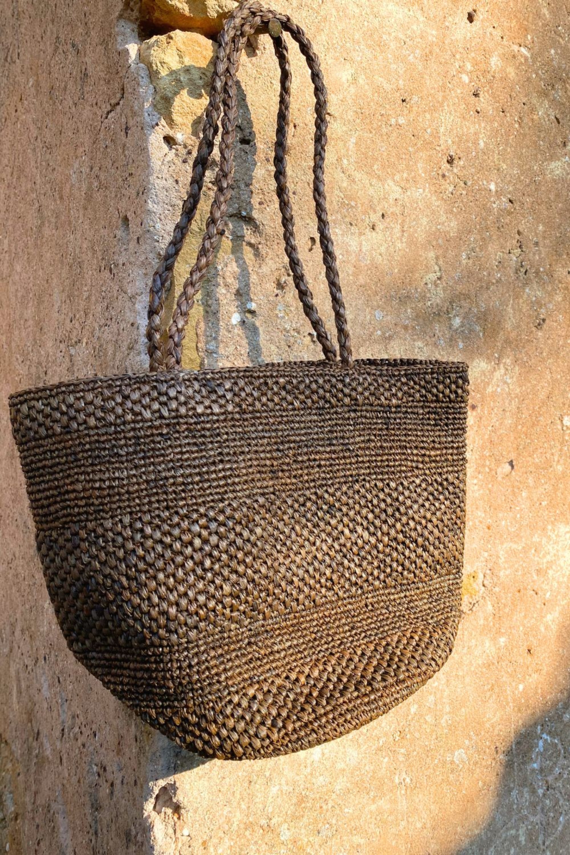 Sac seau en raphia fait main – BIG SINY tabac