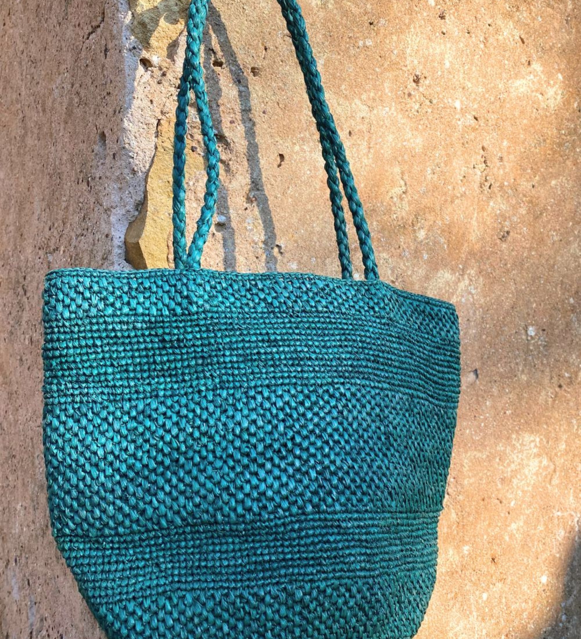 Sac seau en raphia vert fait main – BIG SINY