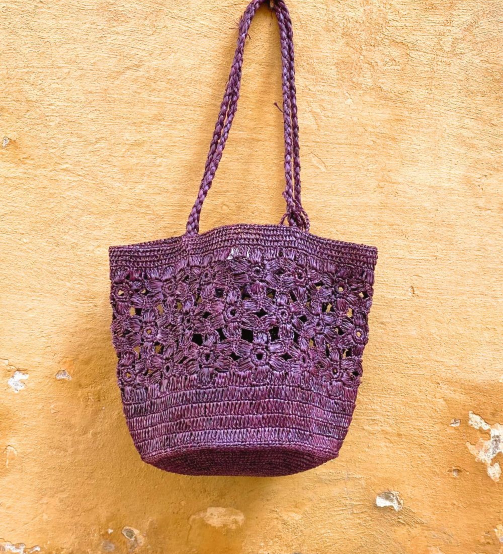 Sac seau en crochet de raphia fait main – FLORES bordeaux
