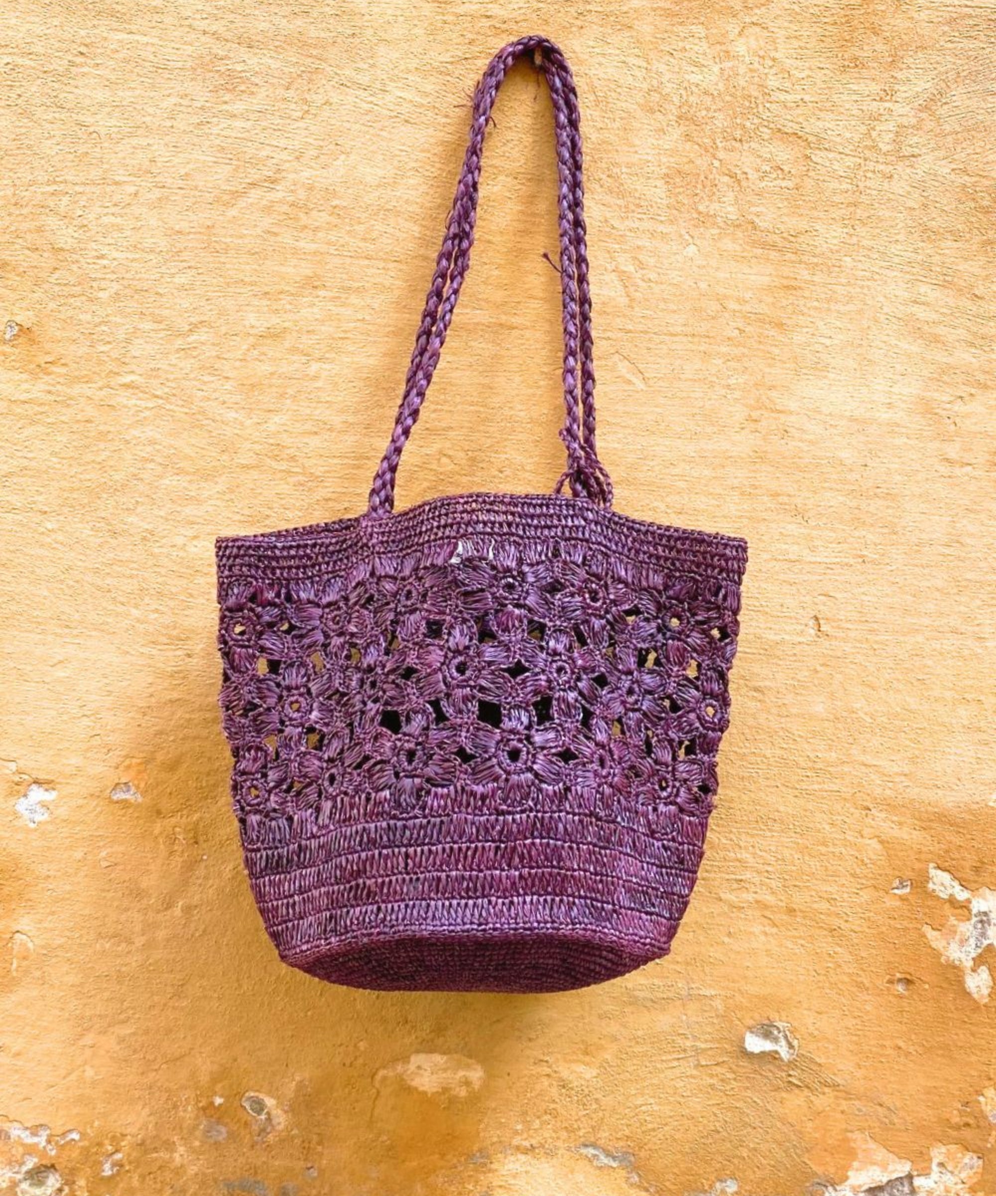 Sac seau en crochet de raphia fait main – FLORES bordeaux