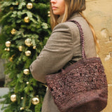 Sac seau en raphia fait main porté main– FLORES chocolat