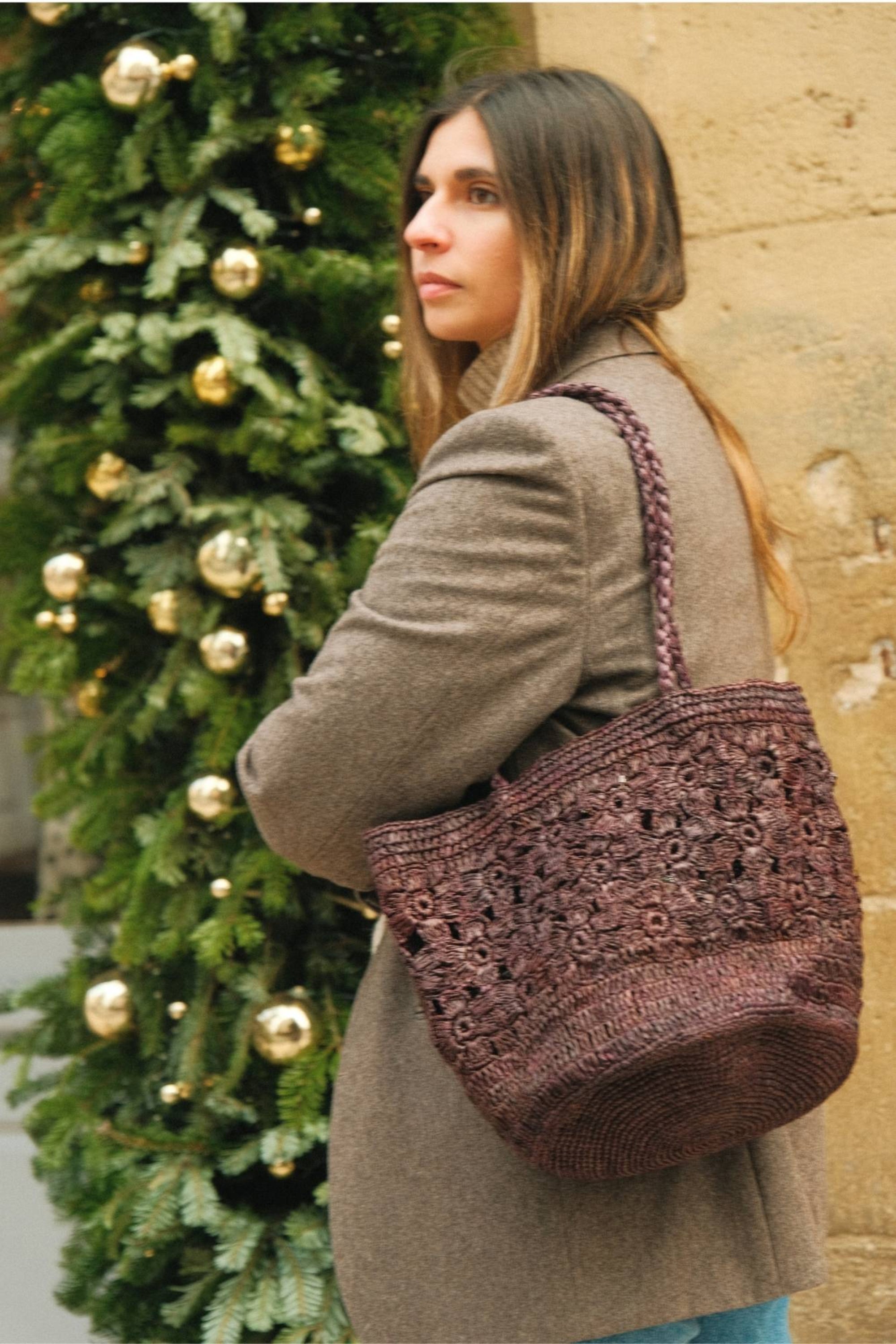 Sac seau en raphia fait main porté main– FLORES chocolat