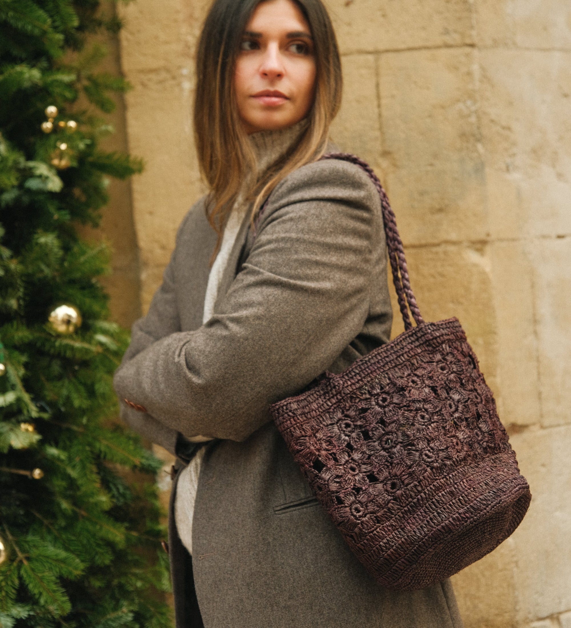 Sac seau en raphia fait main – FLORES chocolat
