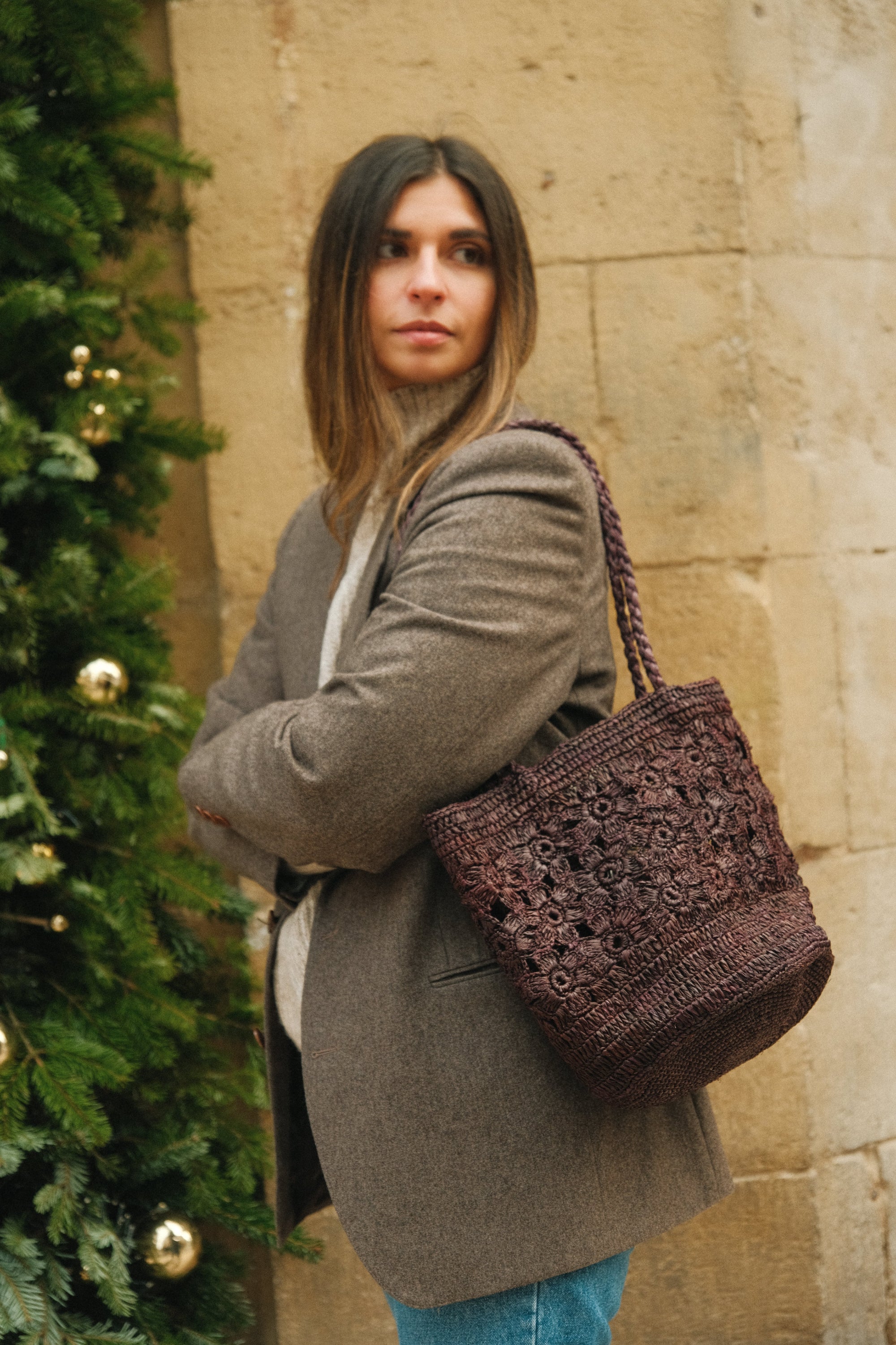 Sac seau en raphia fait main – FLORES chocolat